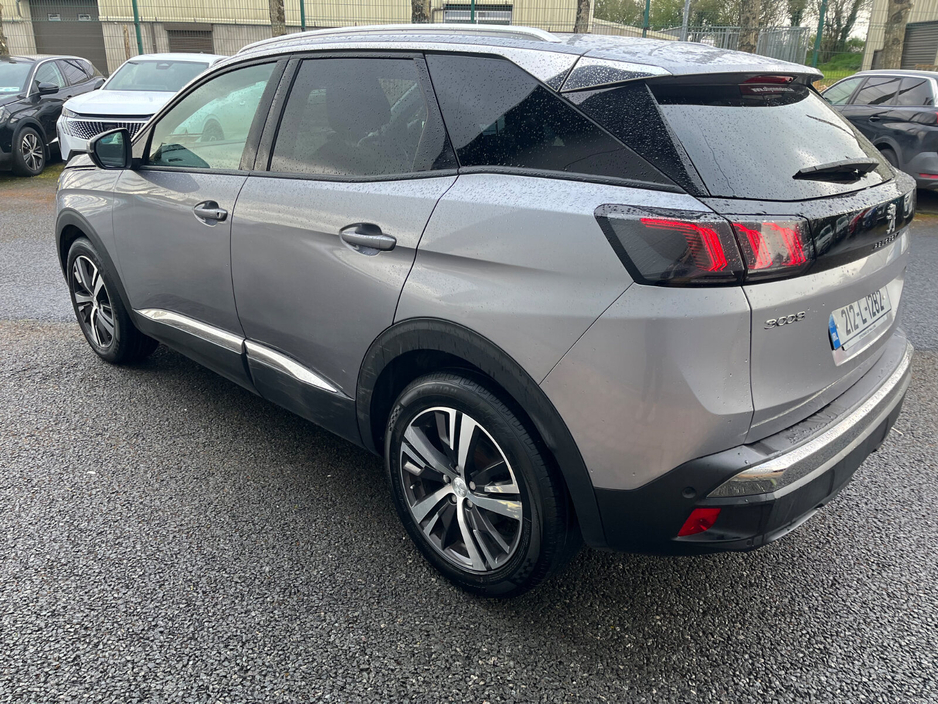 2021 Peugeot 3008 - image 4