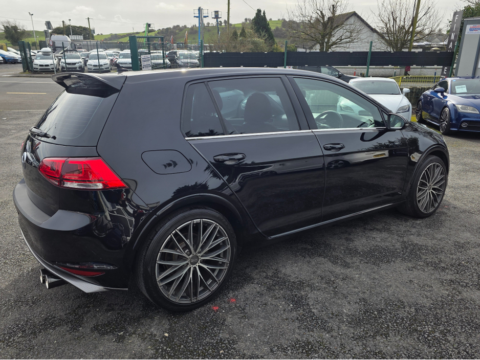 2014 Volkswagen Golf - image 9