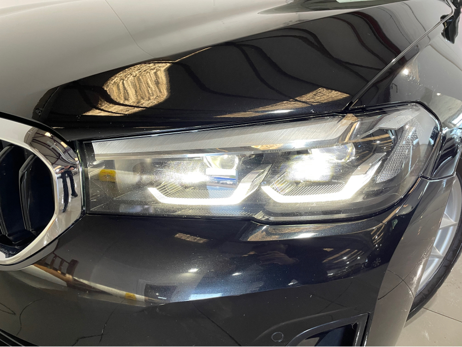 2021 BMW 5 Series - image 5