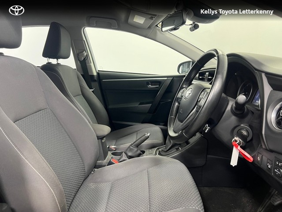 2017 Toyota Corolla - image 11