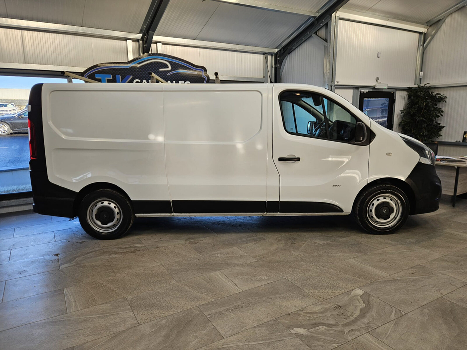 2016 Opel Vivaro  €8,950