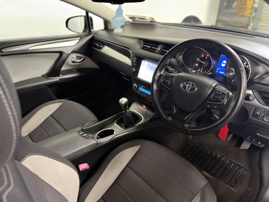 2017 Toyota Avensis 2.0 D4D Business Edition S/S 4DR €10,777