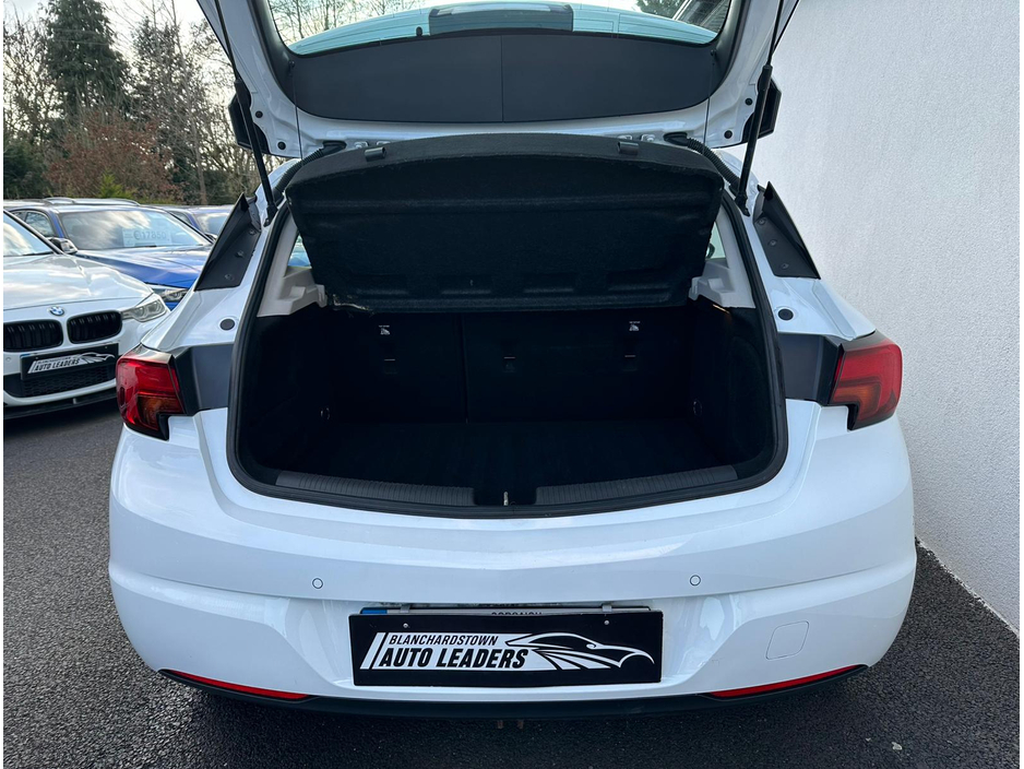 2018 Opel Astra - image 29