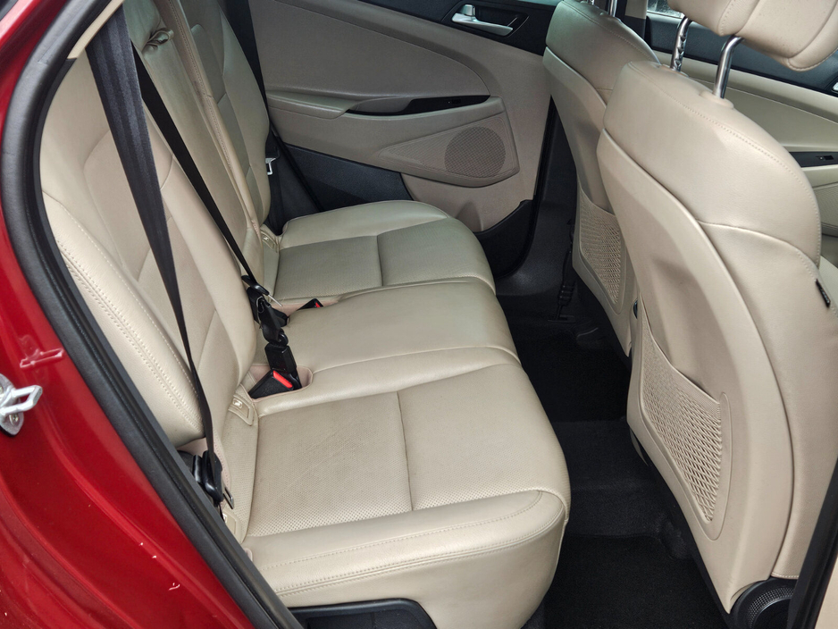 2016 Hyundai Tucson - image 10