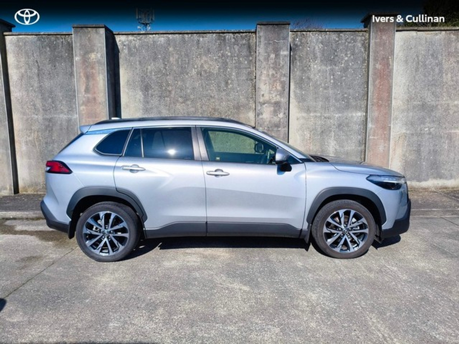 2024 Toyota Corolla Cross - image 3