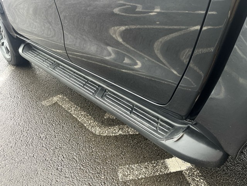 2021 Toyota Hilux - image 11