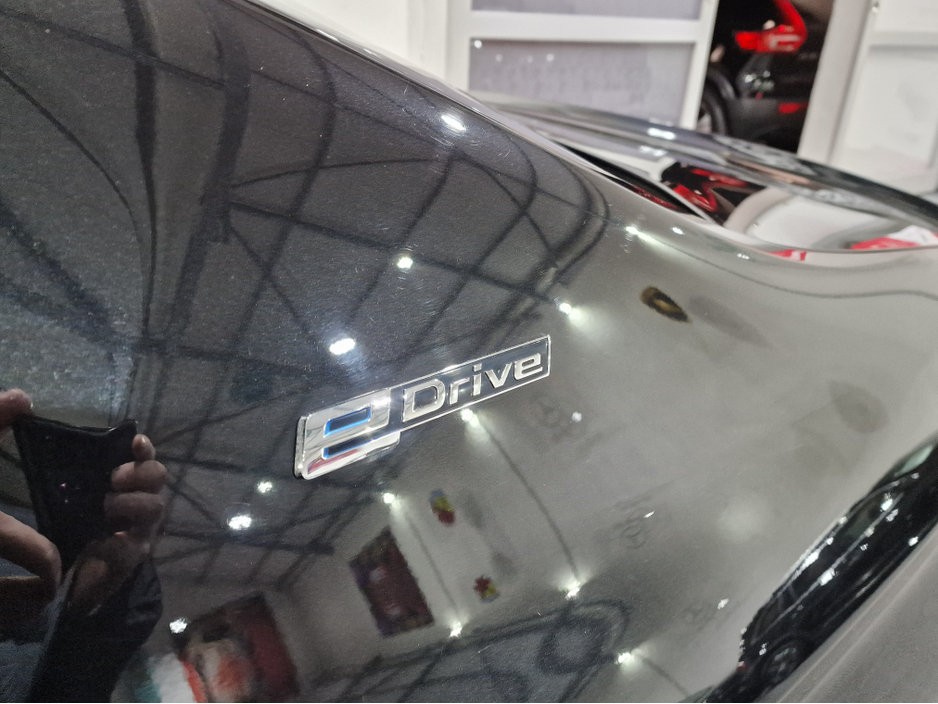 2019 BMW 5 Series 530E (M PERFORMANCE KIT) M SPORT AUTOMATIC **TOP SPEC / 20" ALLOYS / BLUETOOTH INTEGRATION / CRUISE CONTROL / FRONT & REAR PARKING ASSIST / FULL BLACK LEATHER / HEATED FRONT SEATS / SAT NAV** €25,900