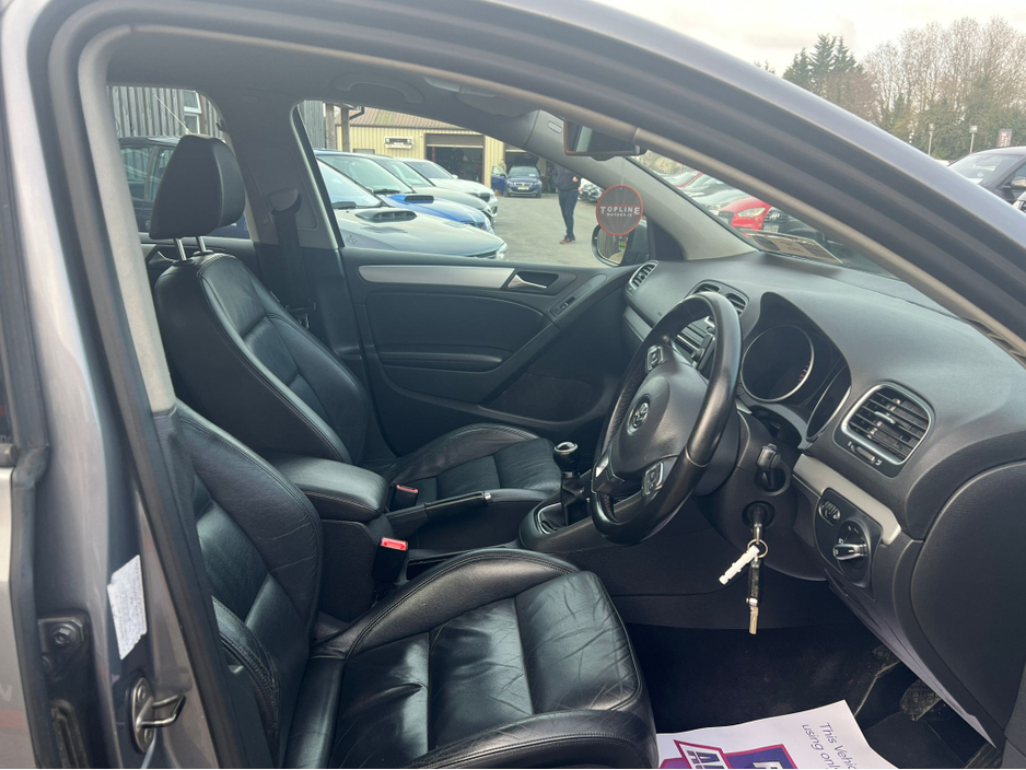 2011 Volkswagen Golf - image 11