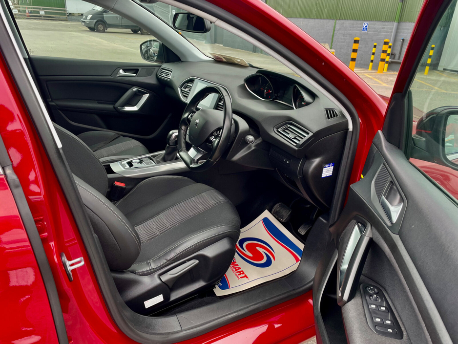 2018 Peugeot 308 - image 13