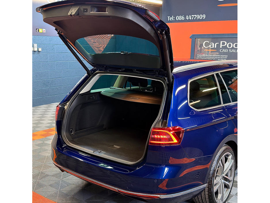 2018 Volkswagen Passat - image 25