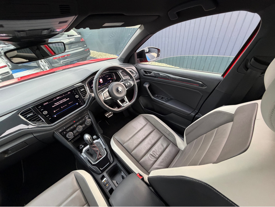 2020 Volkswagen T-Roc - image 38