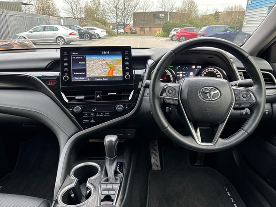 2022 Toyota Camry - image 8