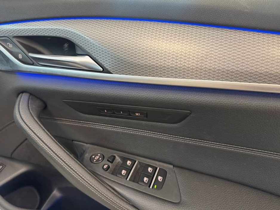 2020 BMW 5 Series - image 12