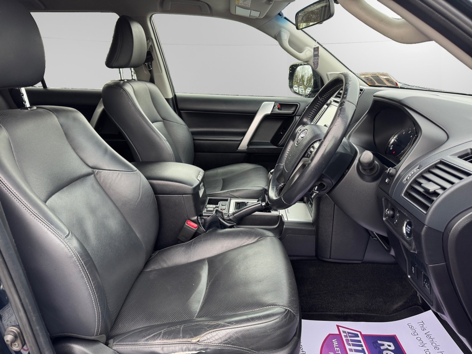 2018 Toyota Landcruiser - image 9