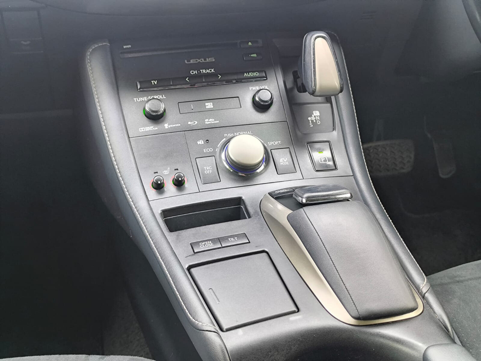 2017 Lexus CT 200 h - image 15