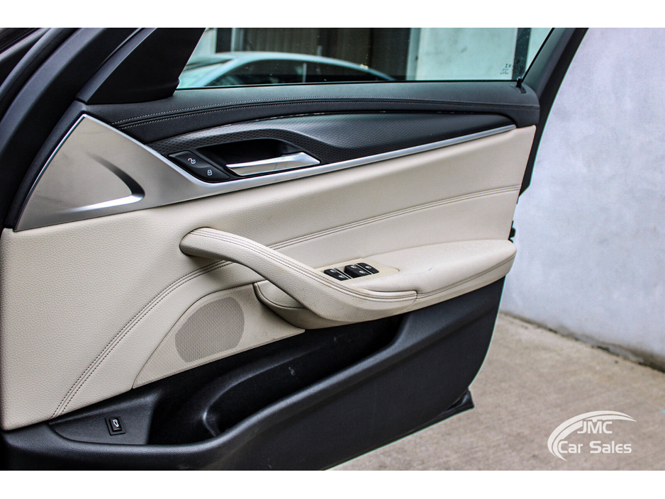 2021 BMW 5 Series - image 18