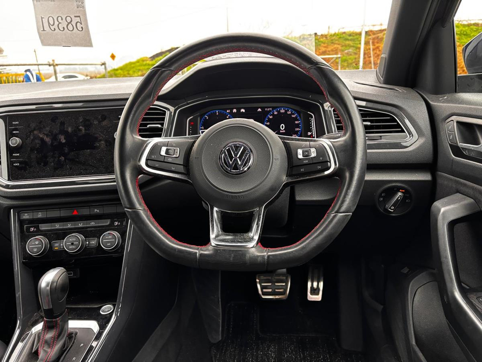 2020 Volkswagen T-Roc - image 3