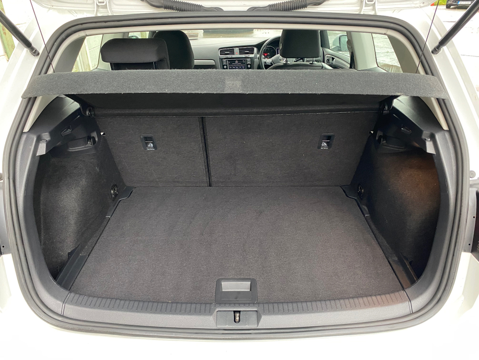 2019 Volkswagen Golf - image 5