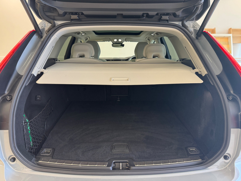 2024 Volvo XC60 - image 12