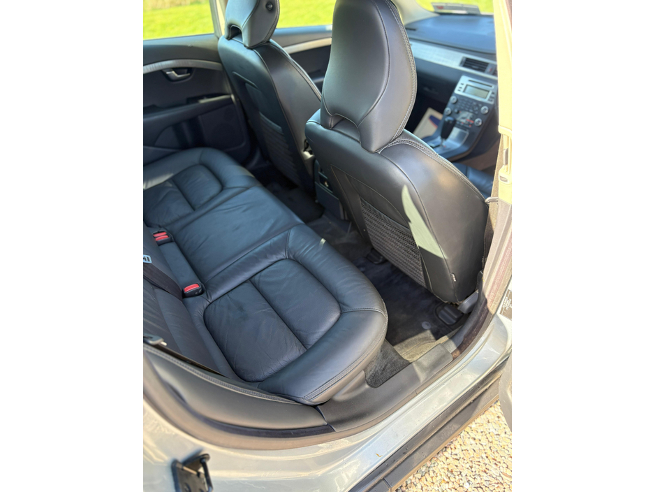 2009 Volvo XC70 - image 7