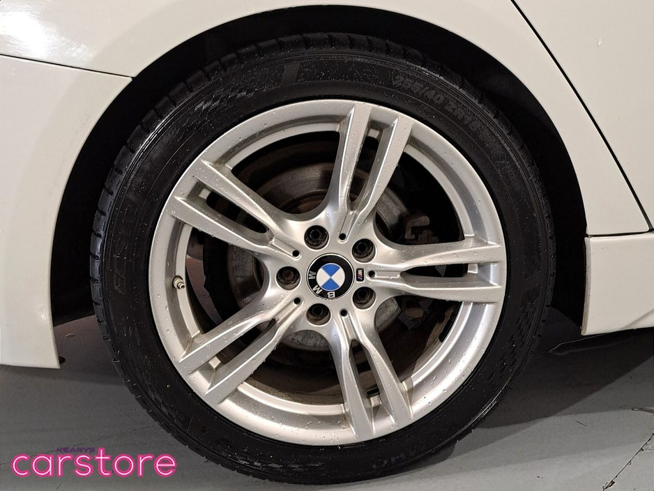 2017 BMW 3 Series - image 14