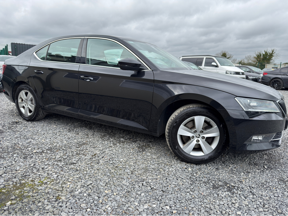 2018 Skoda Superb - image 7