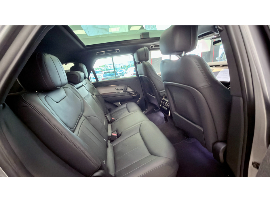 2025 Land Rover Range Rover Sport - image 11