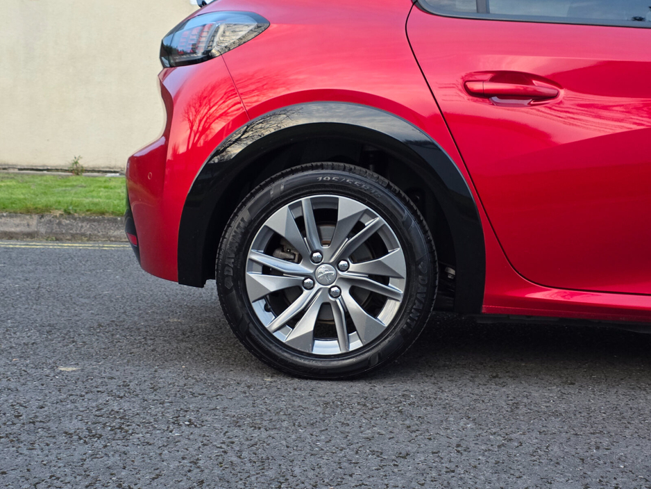 2021 Peugeot 208 - image 17