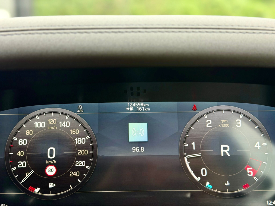 2021 Land Rover Defender - image 14