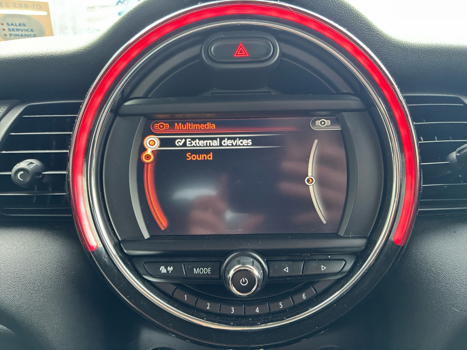 2017 MINI Hatch - image 15