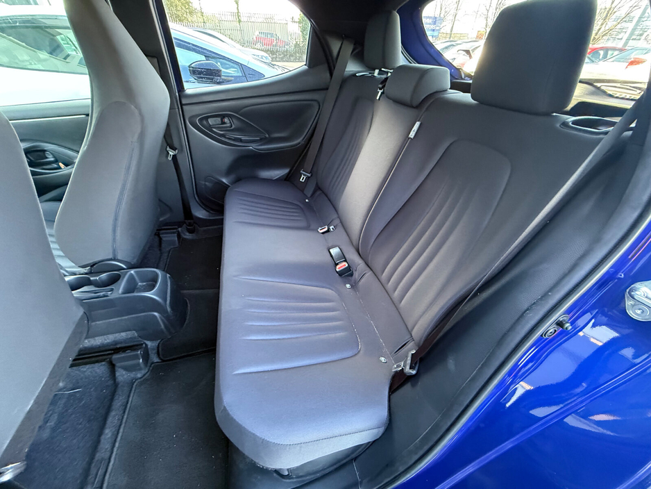 2021 Toyota Yaris - image 24