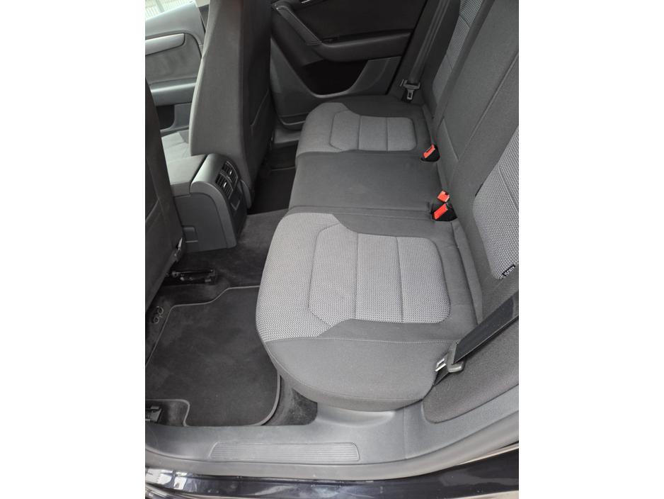 2013 Volkswagen Passat - image 21