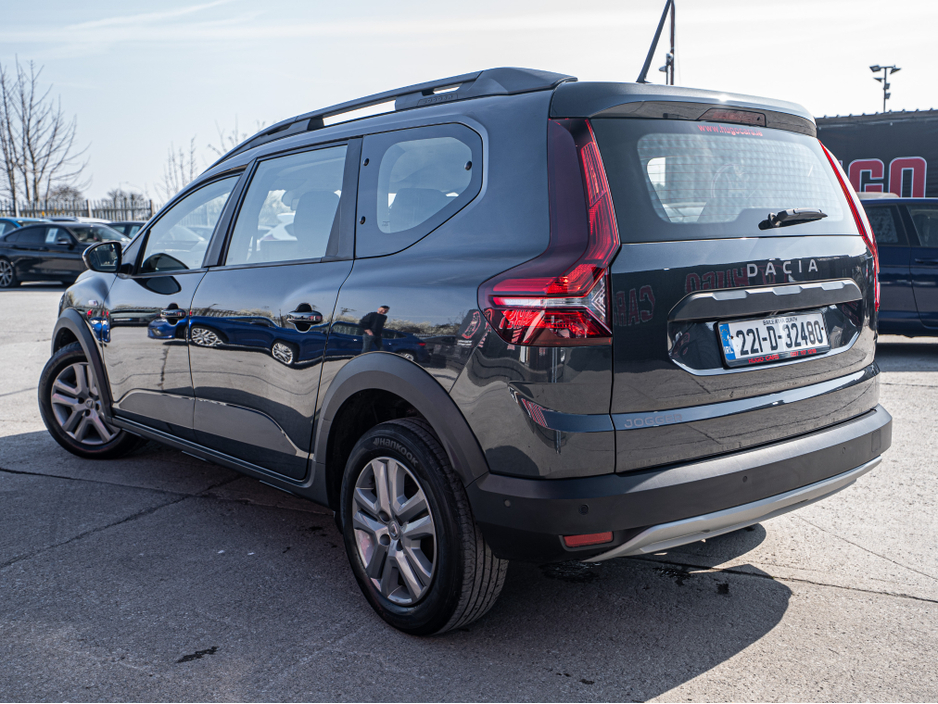 2022 Dacia Jogger - image 3