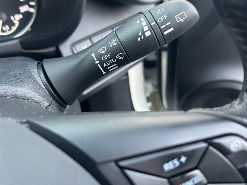 2020 Nissan Juke - image 26