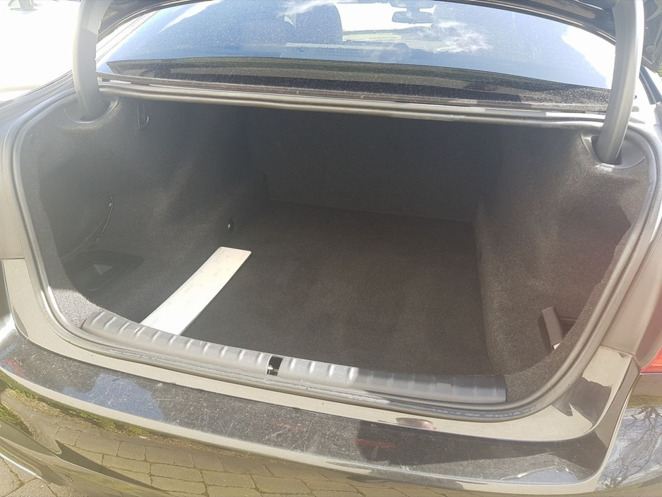 2020 BMW 5 Series - image 10