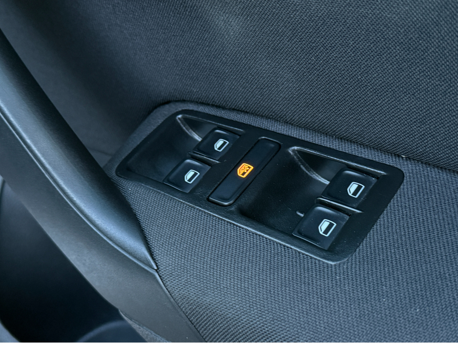 2016 Volkswagen Polo - image 11