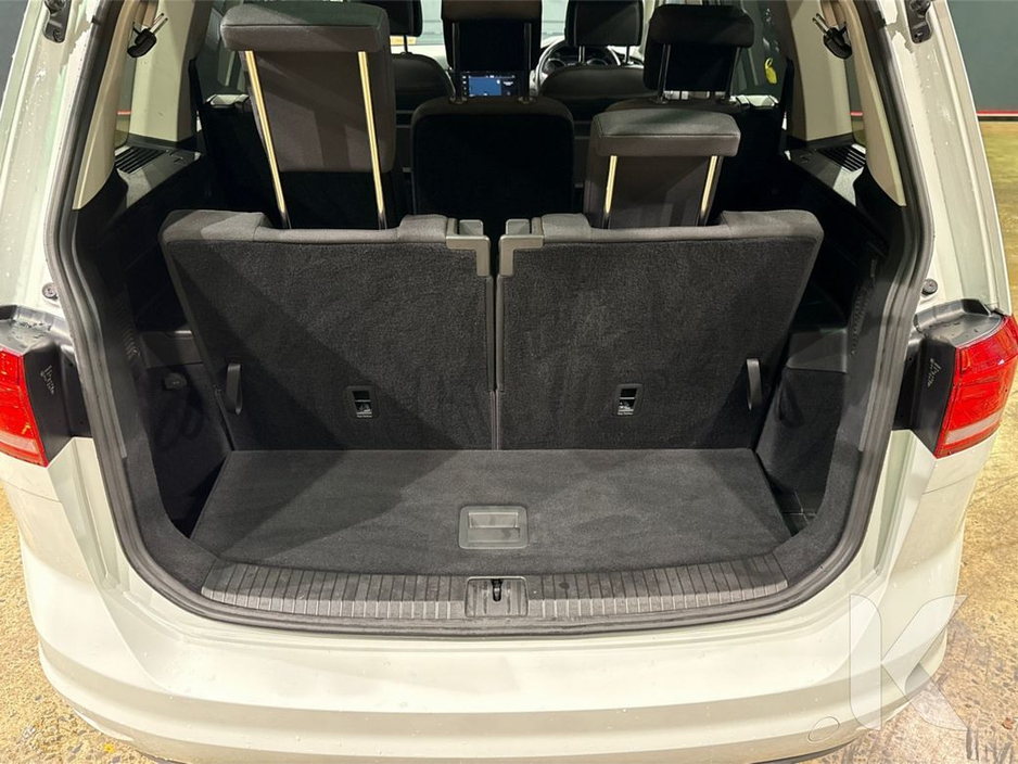 2018 Volkswagen Touran - image 12