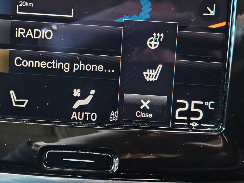 2019 Volvo S90 - image 14