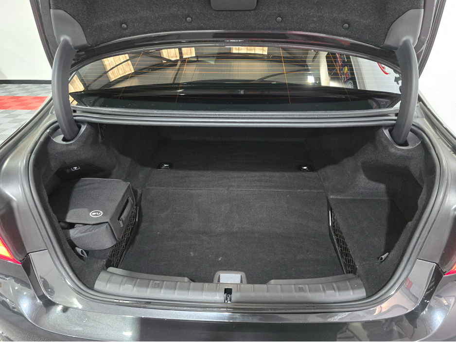 2018 BMW 5 Series - image 12