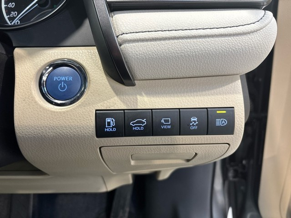 2023 Toyota Camry - image 12