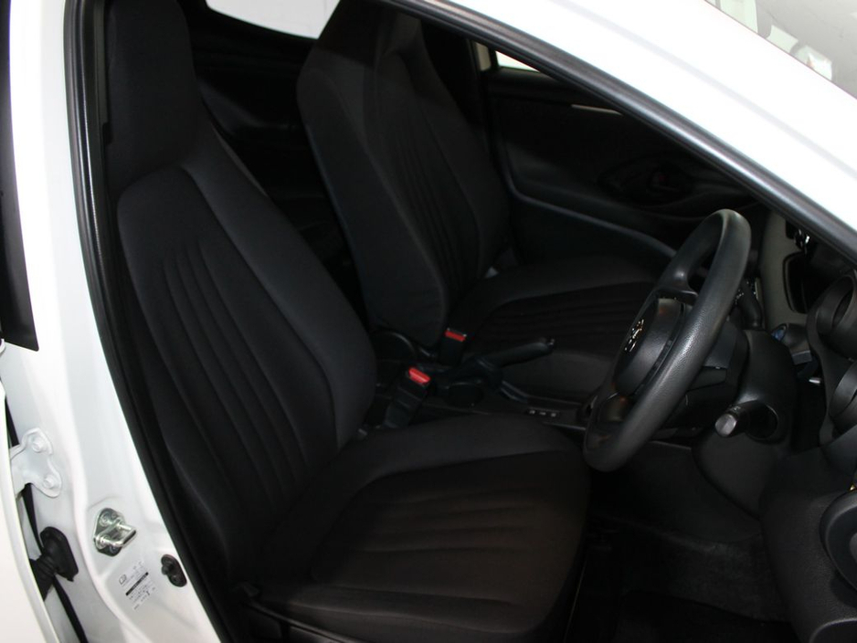 2020 Toyota Yaris 6aa-mxph10 €15,999