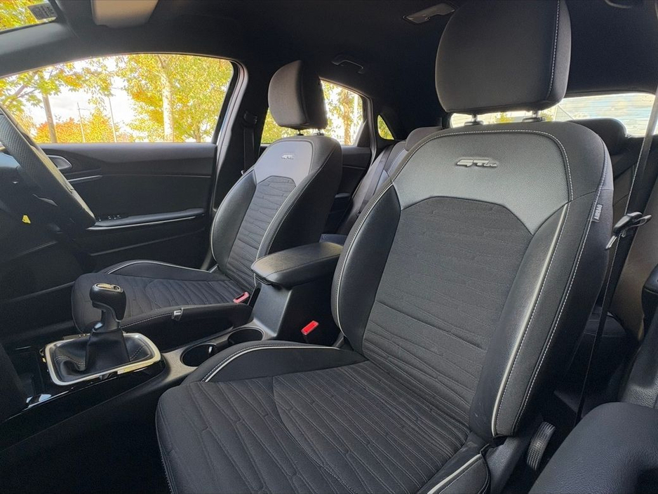 2022 Kia Ceed - image 6