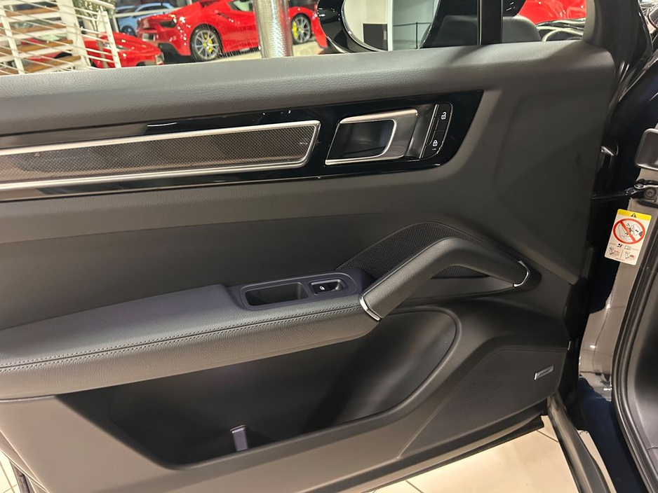 2023 Porsche Cayenne - image 19