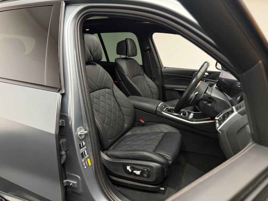 2024 BMW X5 - image 10