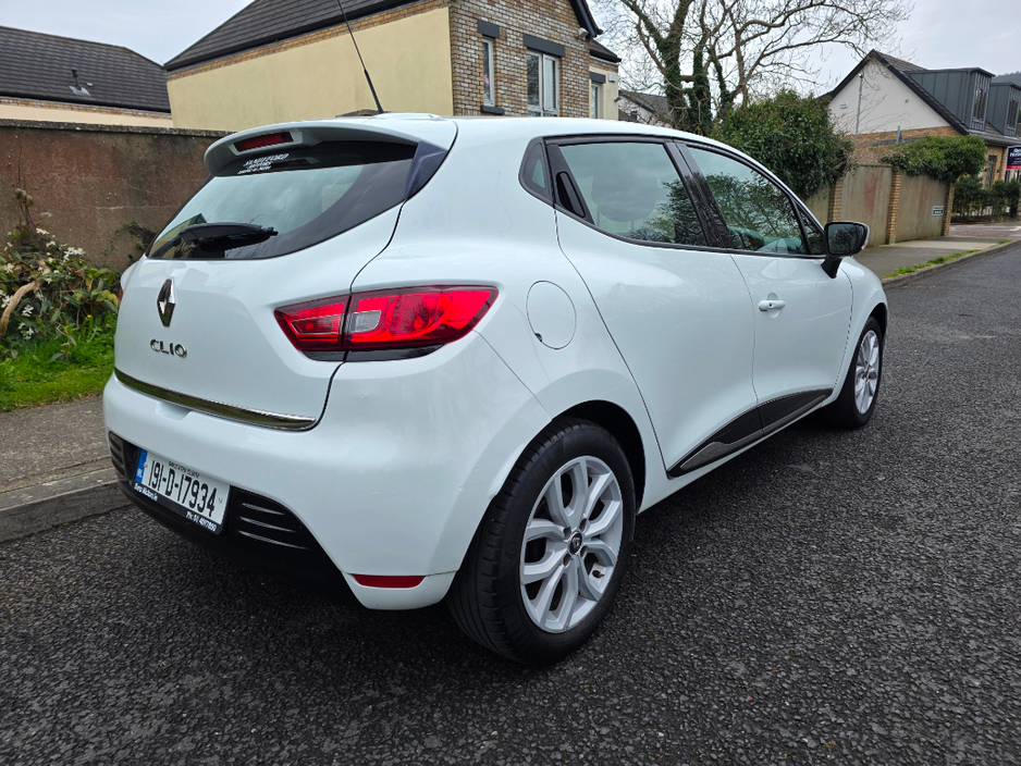 2019 Renault Clio - image 3