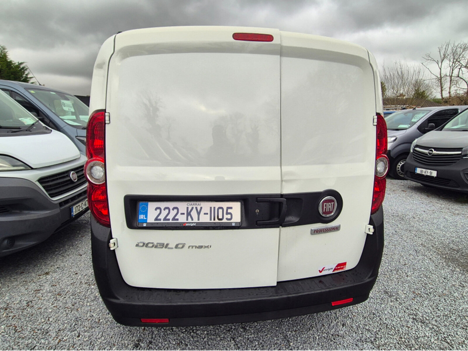 2022 Fiat Doblo - image 12