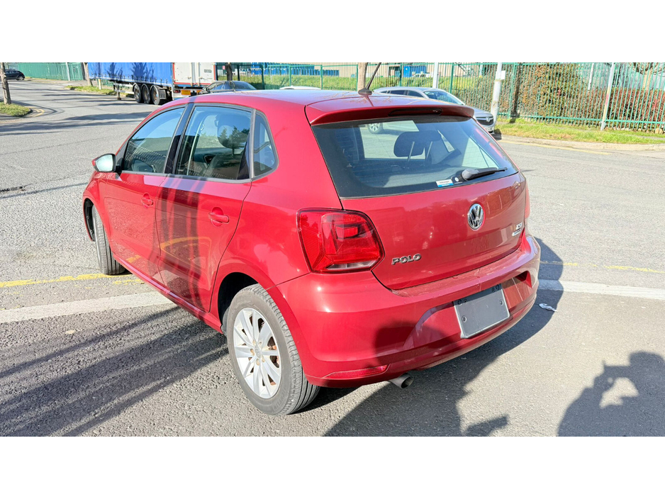 2014 Volkswagen Polo - image 4