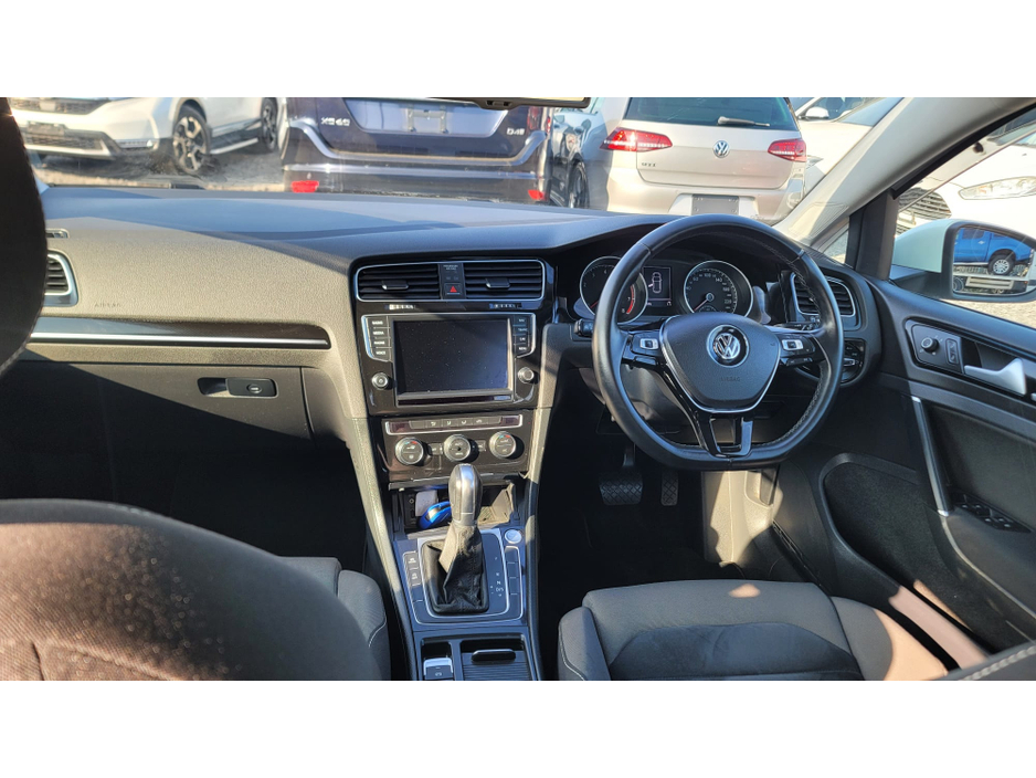 2014 Volkswagen Golf - image 16