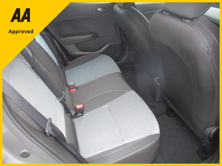 2025 Renault Clio EVOLUTION  WITH ONLY 6105KMS HIGH SPEC WITH SAT NAV AND REAR PARKING SENSORS FULLY SERVICED AND READY TO GO €25,950