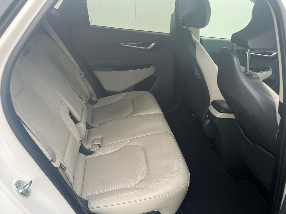 2022 Kia EV6 - image 9